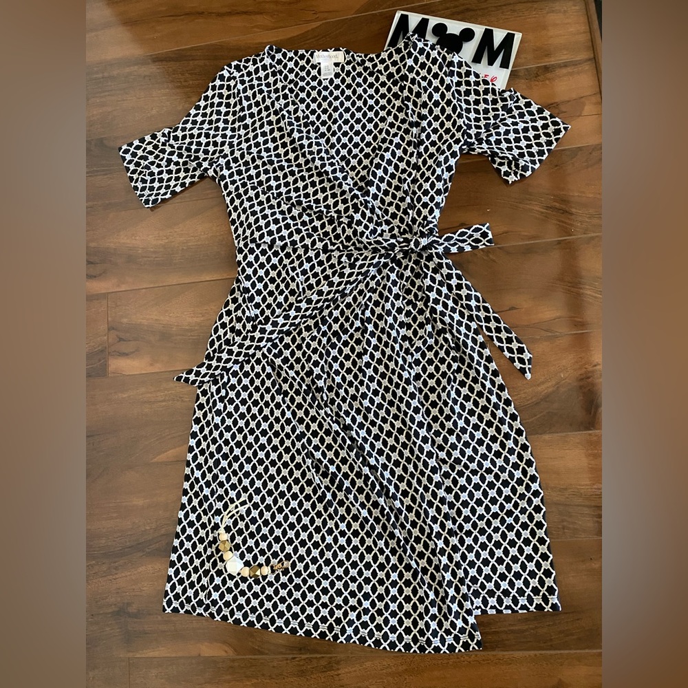 Motherhood Black White Blue Wrap Maternity Dress size Small